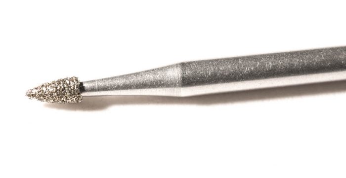 890