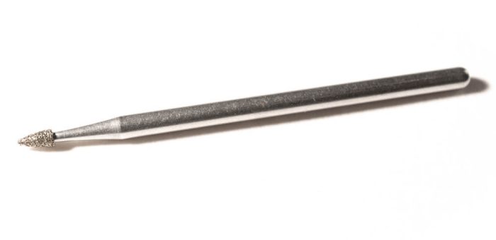 890